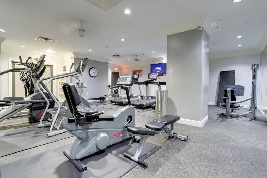 Exclusive Apt In Ballston With Gym 알링턴 외부 사진