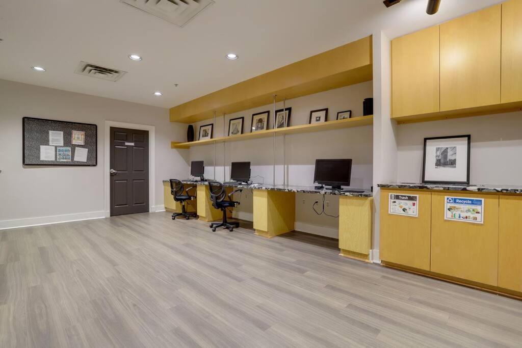 Exclusive Apt In Ballston With Gym 알링턴 외부 사진