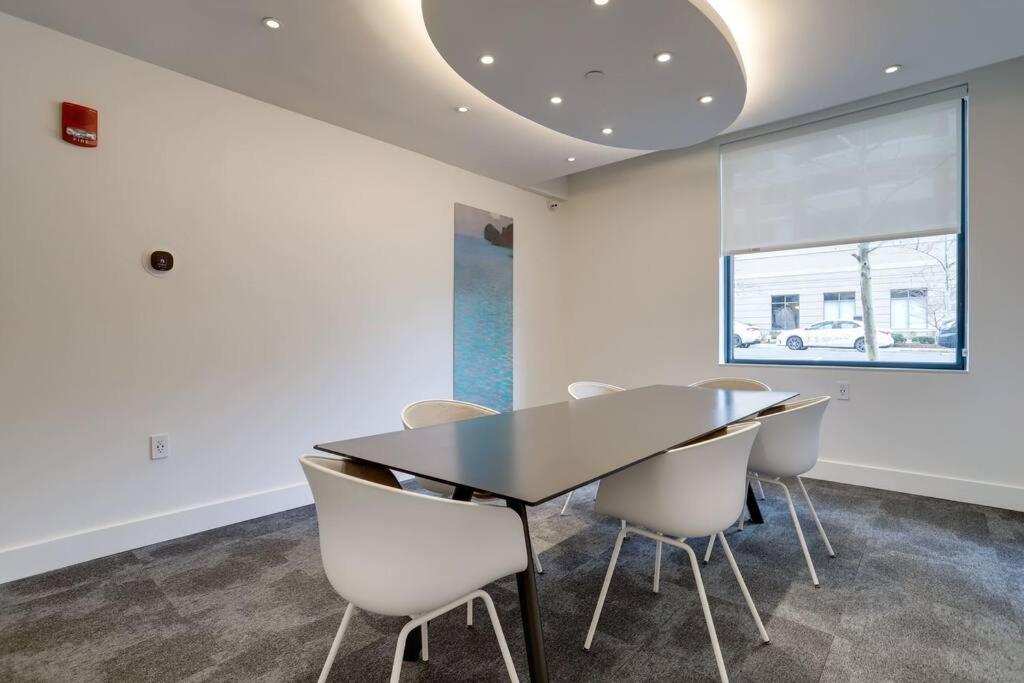 Exclusive Apt In Ballston With Gym 알링턴 외부 사진