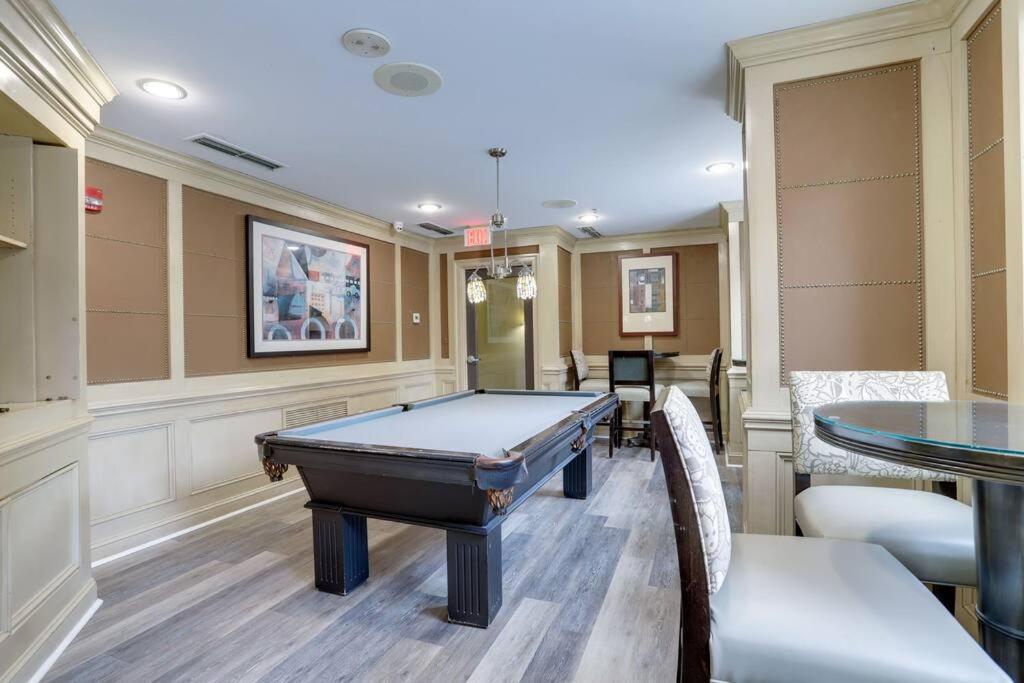 Exclusive Apt In Ballston With Gym 알링턴 외부 사진
